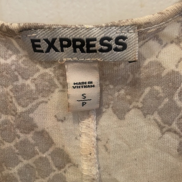 Express Cold Shoulder Longsleeve - Picture 3 of 3